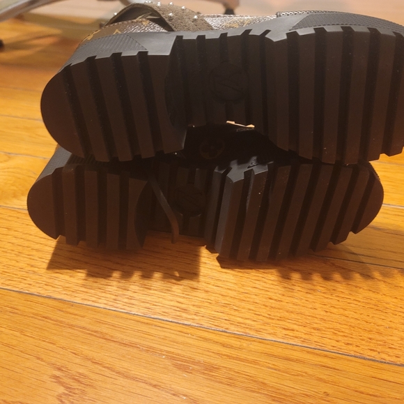 Louis Vuitton boots - Picture 9 of 9